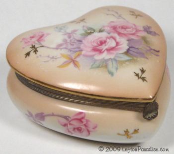 Hinged Heart-Shaped Box, Rose Garden - XA6955