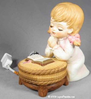 Little Girl in Prayer, Musical Nightlight - 378